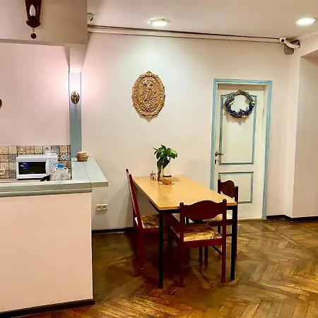 Hostel Tapki *